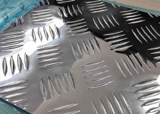 China Glänzendes helles Endaluminiumblatt 3003 5 Stangen-Schritt-Aluminiumplatte fournisseur